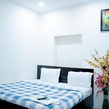 Hotel Tom - Jungpura Chruch Road นิวเดลี ภายนอก รูปภาพ