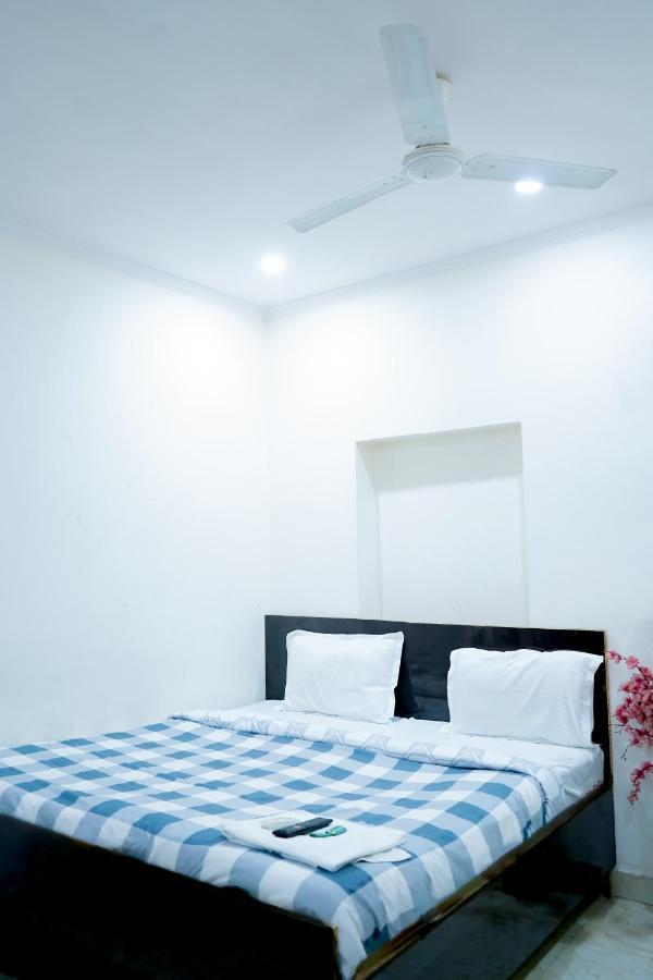 Hotel Tom - Jungpura Chruch Road นิวเดลี ภายนอก รูปภาพ