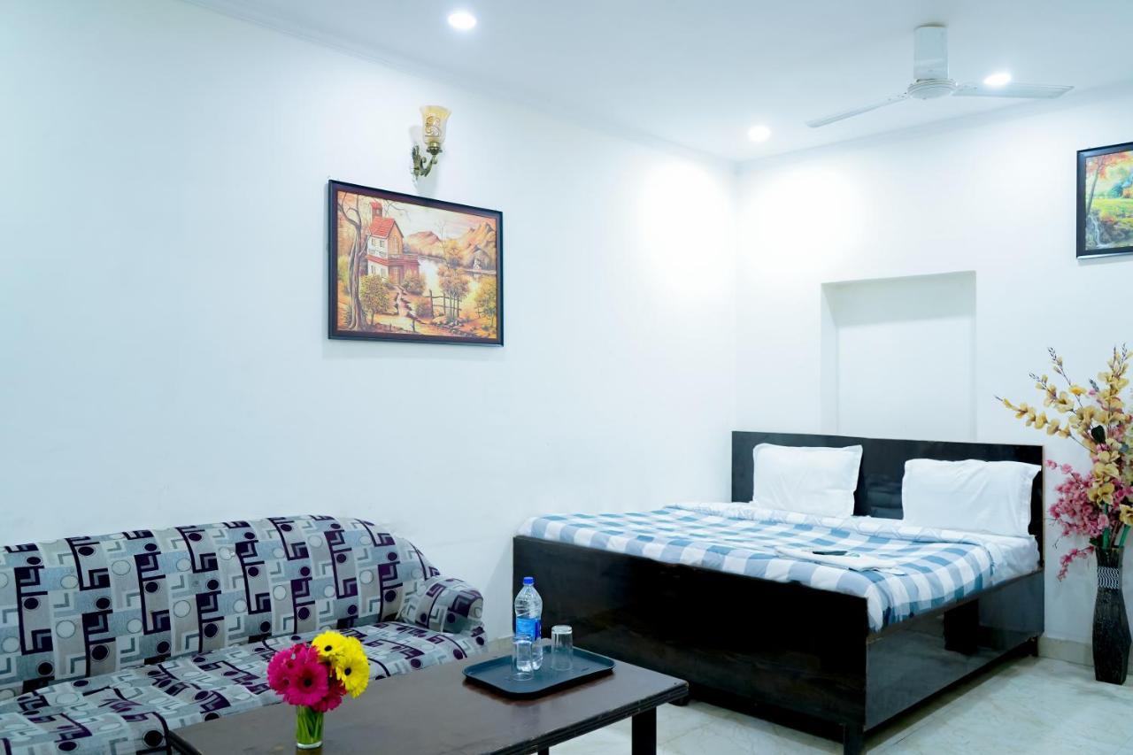 Hotel Tom - Jungpura Chruch Road นิวเดลี ภายนอก รูปภาพ